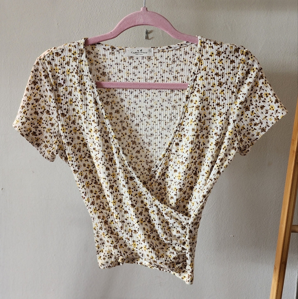 Rebellious Dreamer Floral Crop Top Size‎ Small